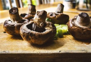 Champiñones portobello rellenos en freidora de aire
