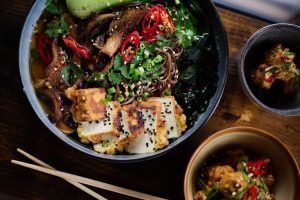 Tofu Crujiente en freidora de aire + una Ensalada Refrescante