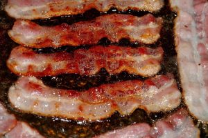 Bacon Crujiente en la Freidora de Aire: La Magia del Desayuno