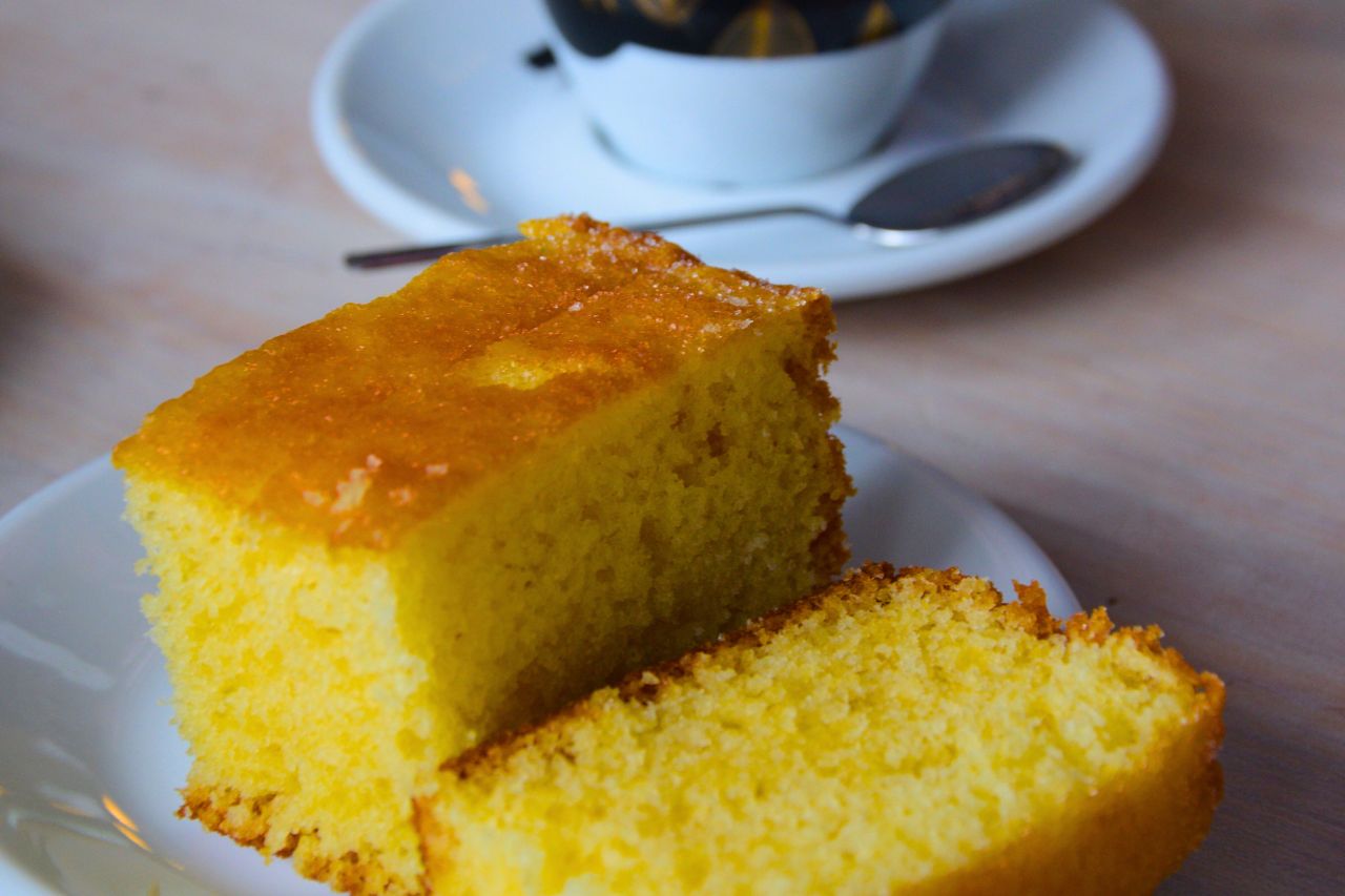 Bizcocho de naranja en freidora de aire