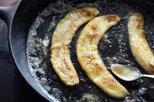 Plátanos caramelizados en freidora de aire